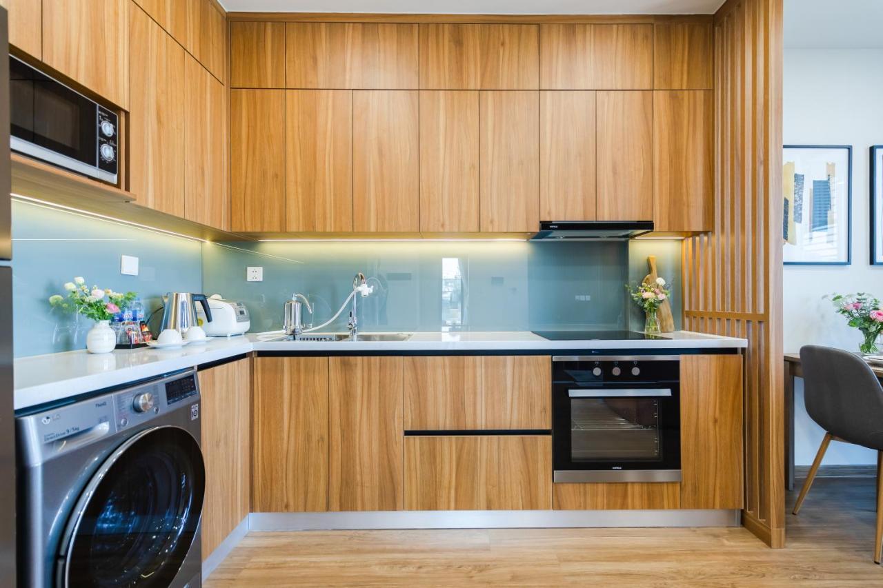 Five Star Westlake 1St-4Th Floors Hotel & Serviced Apartment Ханой Екстер'єр фото A modern kitchen